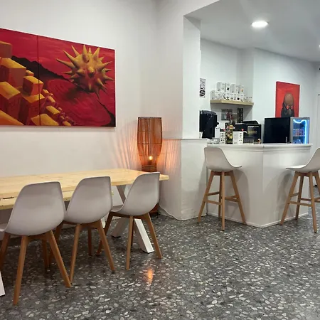 伊维萨酒店 * 锡切斯